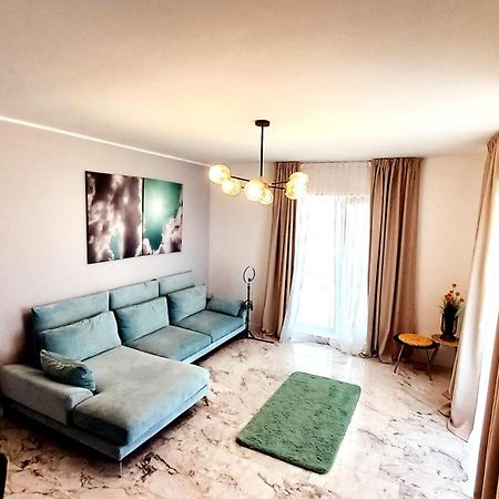 Luxury Promenada Apartment - Frontal Beachfront Mamaia Nord Năvodari Екстериор снимка