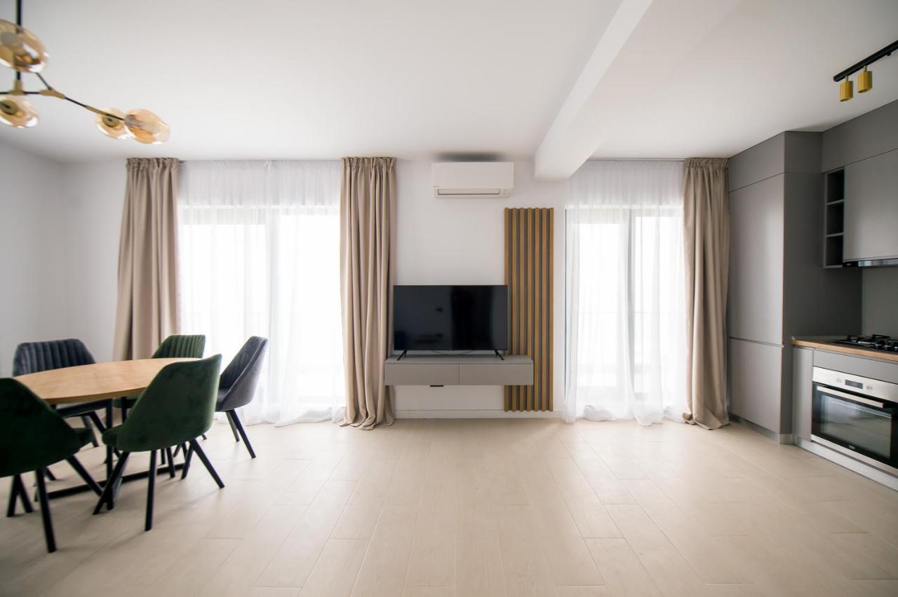 Luxury Promenada Apartment - Frontal Beachfront Mamaia Nord Năvodari Екстериор снимка