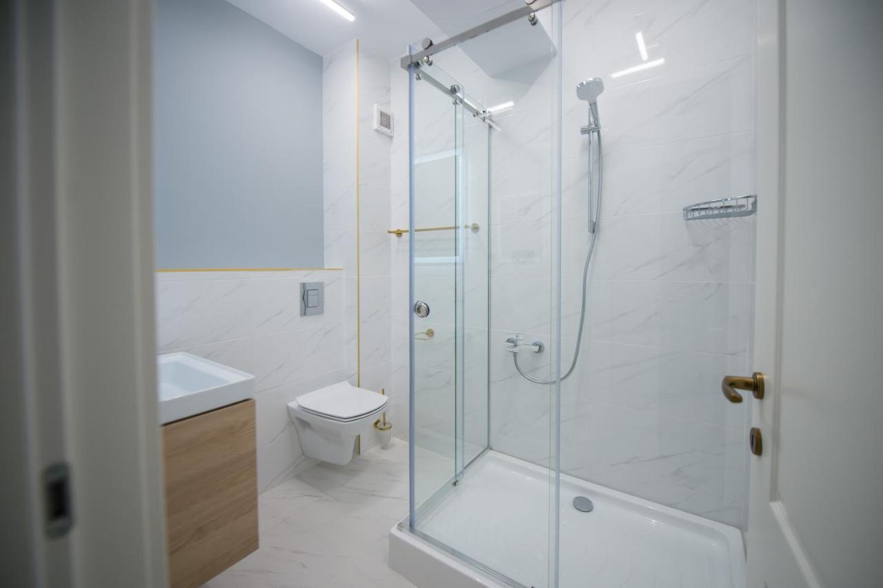 Luxury Promenada Apartment - Frontal Beachfront Mamaia Nord Năvodari Екстериор снимка