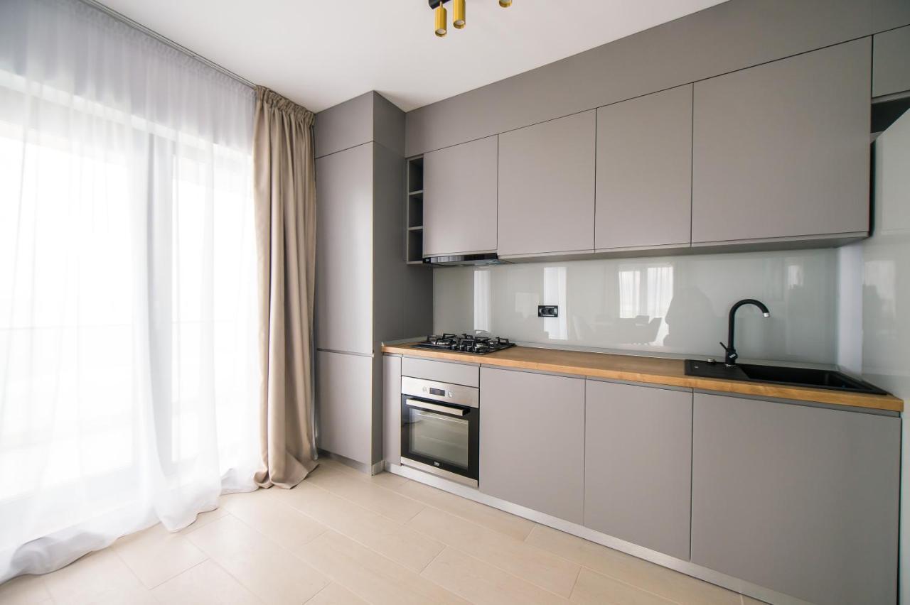 Luxury Promenada Apartment - Frontal Beachfront Mamaia Nord Năvodari Екстериор снимка