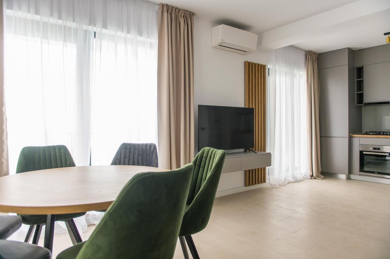 Luxury Promenada Apartment - Frontal Beachfront Mamaia Nord Năvodari Екстериор снимка