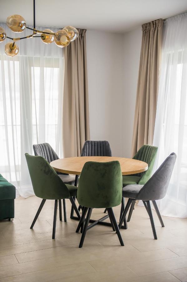 Luxury Promenada Apartment - Frontal Beachfront Mamaia Nord Năvodari Екстериор снимка