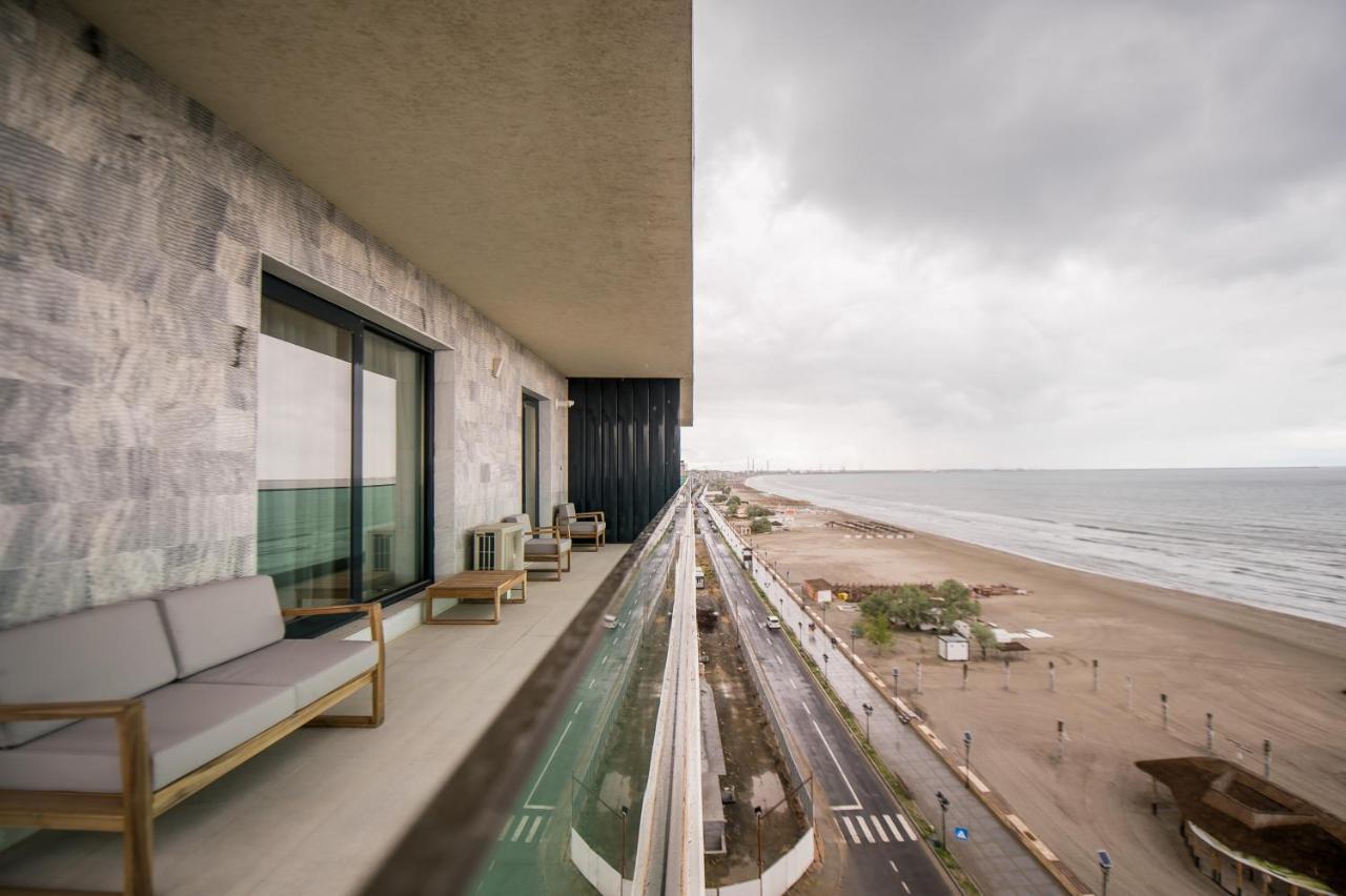 Luxury Promenada Apartment - Frontal Beachfront Mamaia Nord Năvodari Екстериор снимка