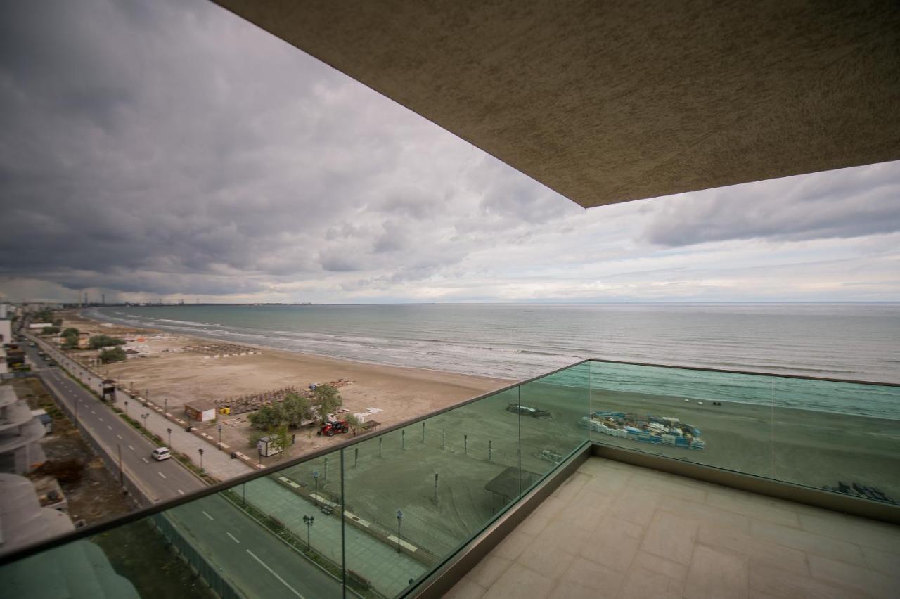 Luxury Promenada Apartment - Frontal Beachfront Mamaia Nord Năvodari Екстериор снимка