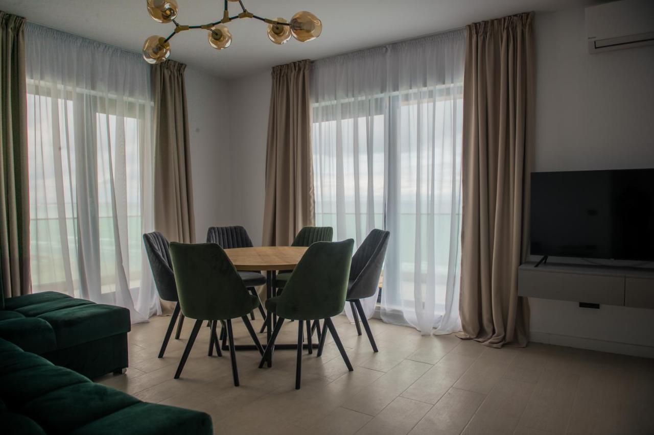 Luxury Promenada Apartment - Frontal Beachfront Mamaia Nord Năvodari Екстериор снимка