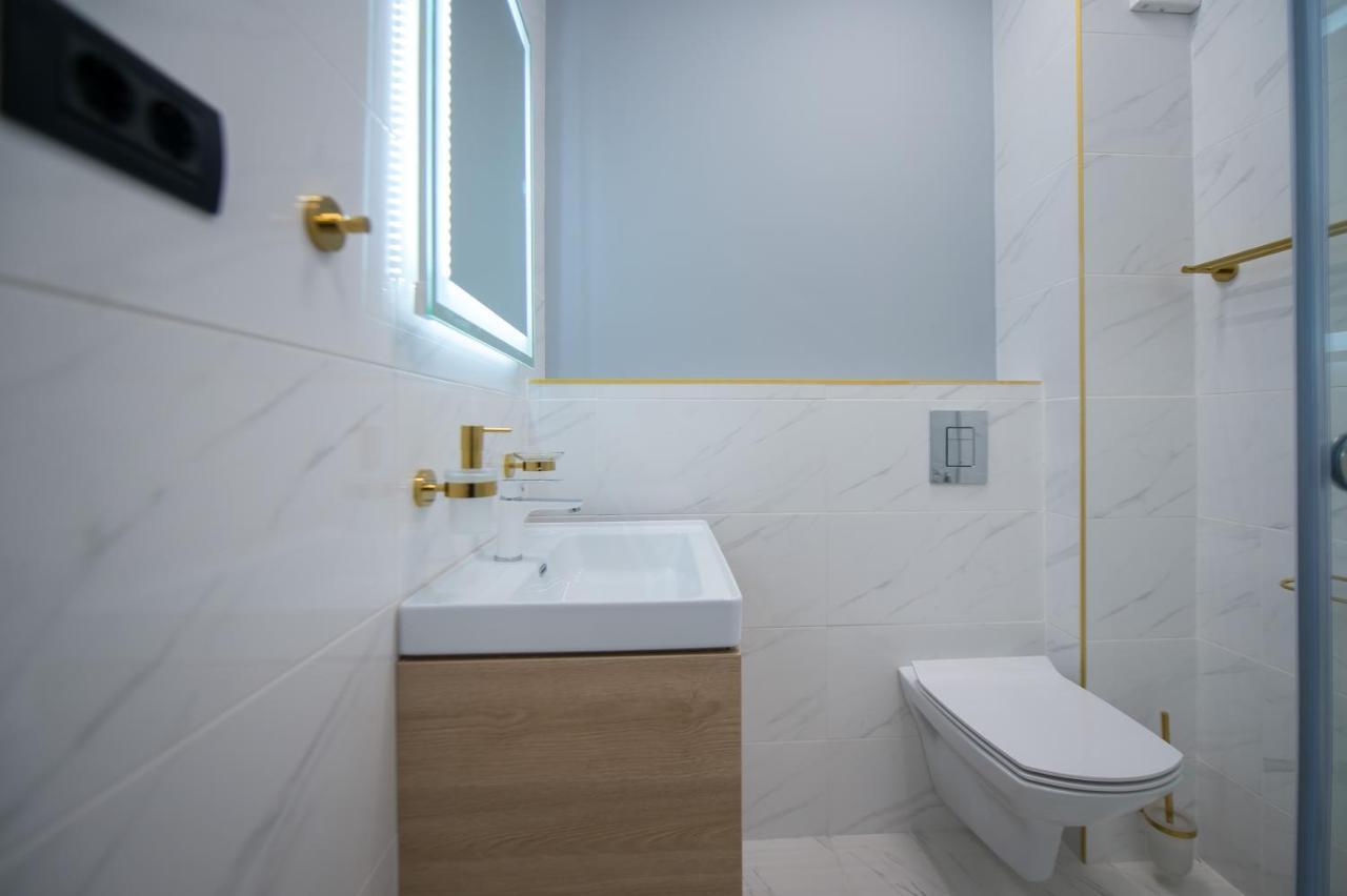 Luxury Promenada Apartment - Frontal Beachfront Mamaia Nord Năvodari Екстериор снимка