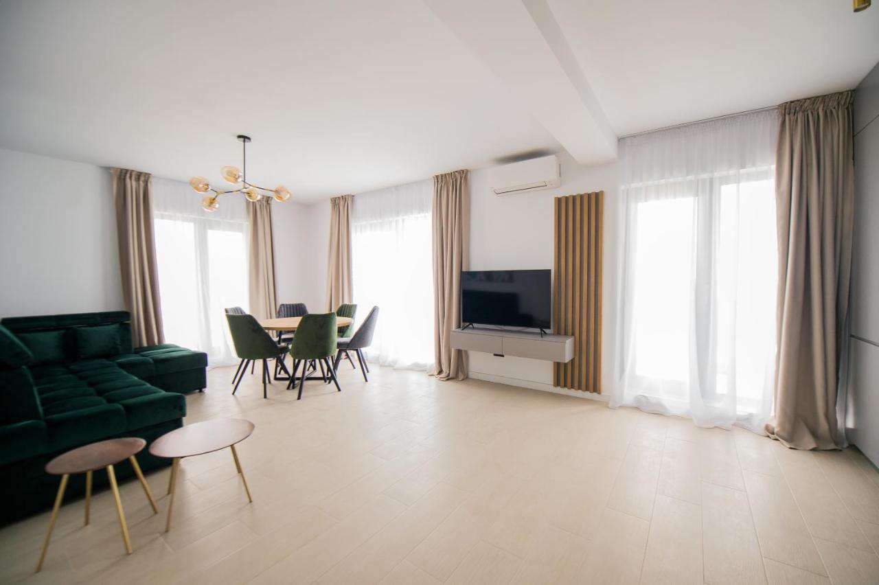 Luxury Promenada Apartment - Frontal Beachfront Mamaia Nord Năvodari Екстериор снимка