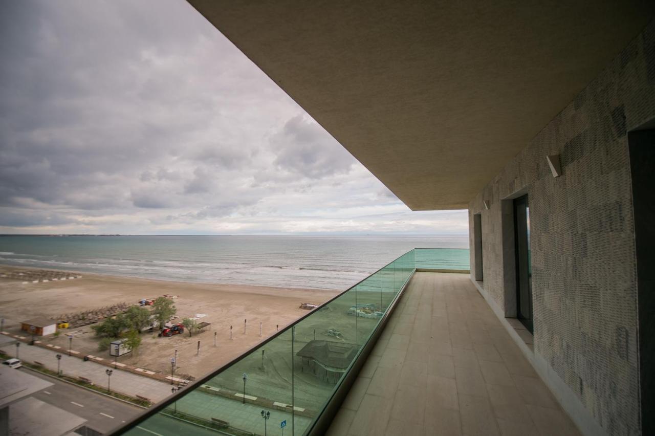 Luxury Promenada Apartment - Frontal Beachfront Mamaia Nord Năvodari Екстериор снимка