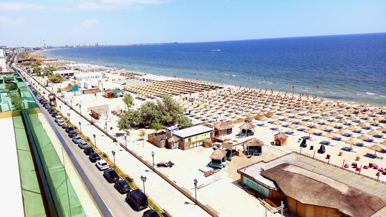 Luxury Promenada Apartment - Frontal Beachfront Mamaia Nord Năvodari Екстериор снимка