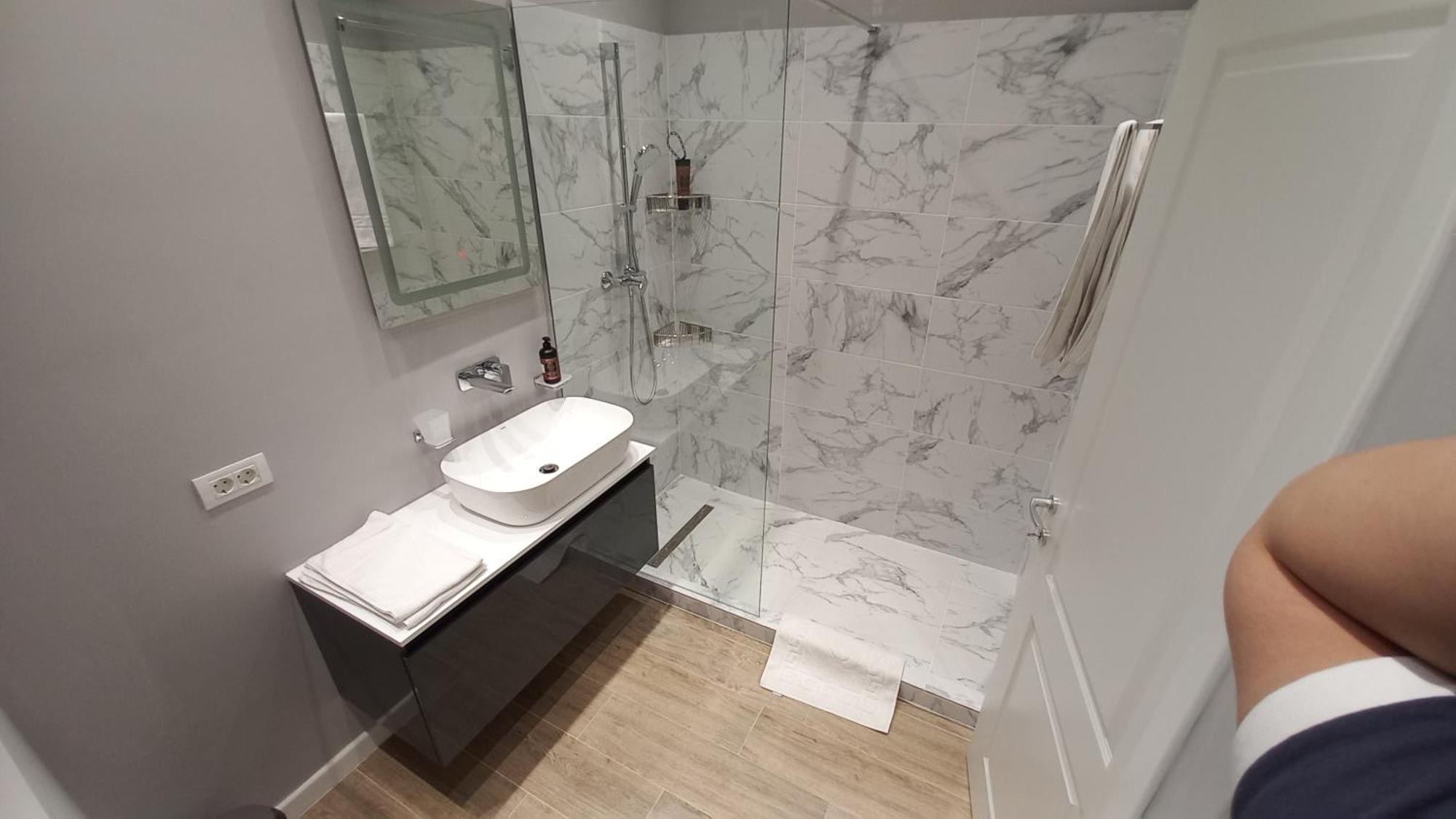Luxury Promenada Apartment - Frontal Beachfront Mamaia Nord Năvodari Екстериор снимка