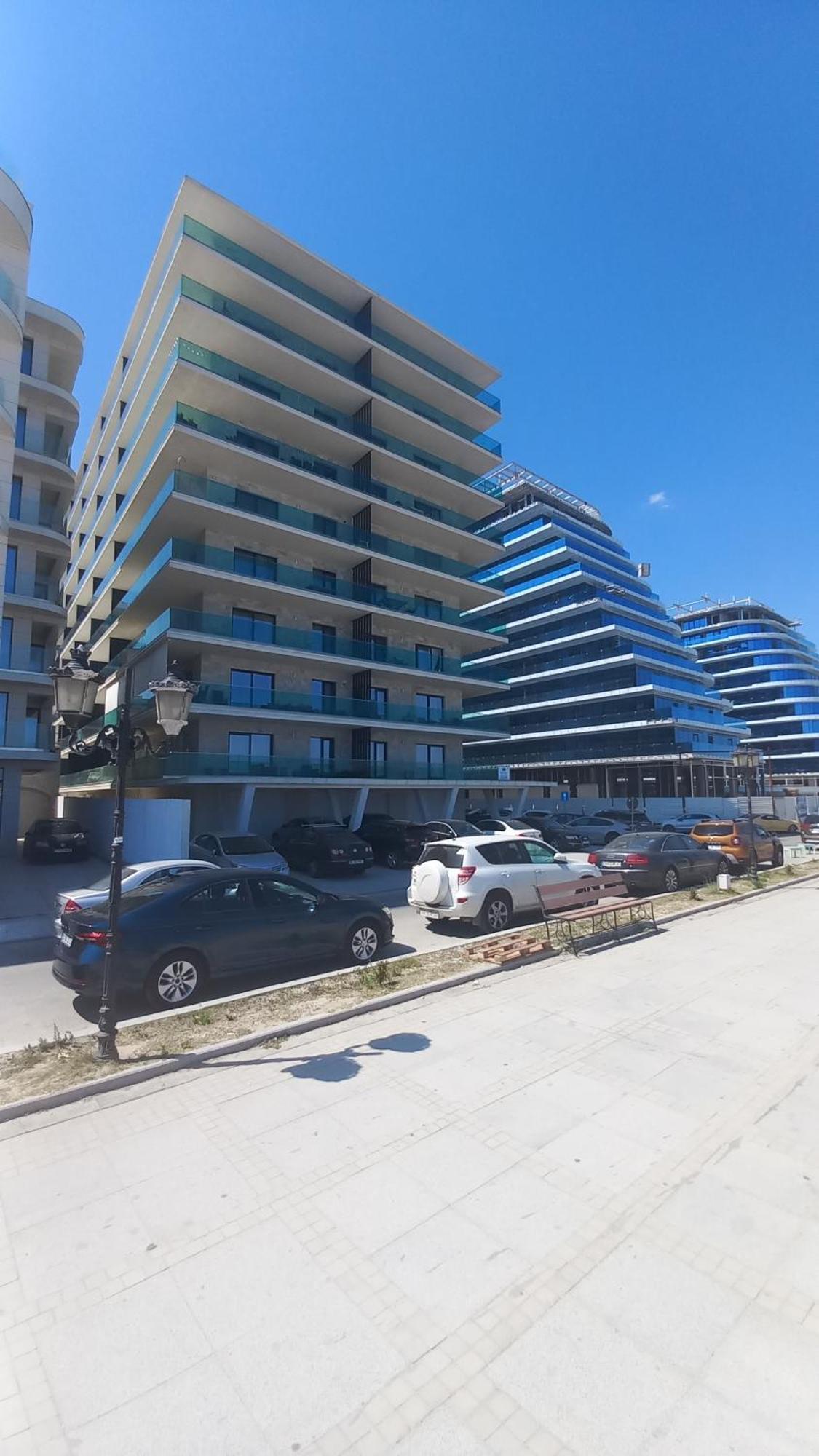 Luxury Promenada Apartment - Frontal Beachfront Mamaia Nord Năvodari Екстериор снимка