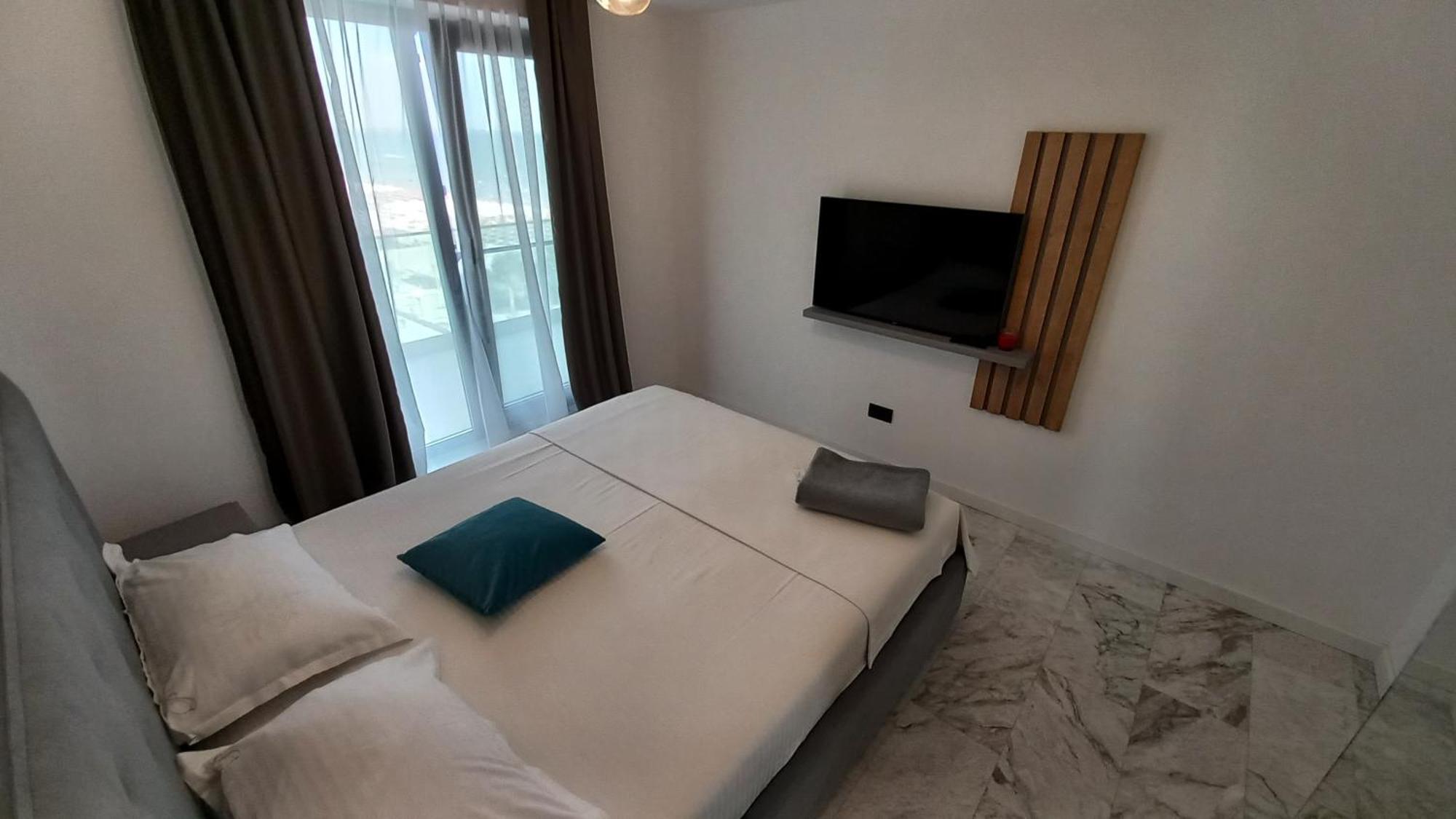 Luxury Promenada Apartment - Frontal Beachfront Mamaia Nord Năvodari Екстериор снимка