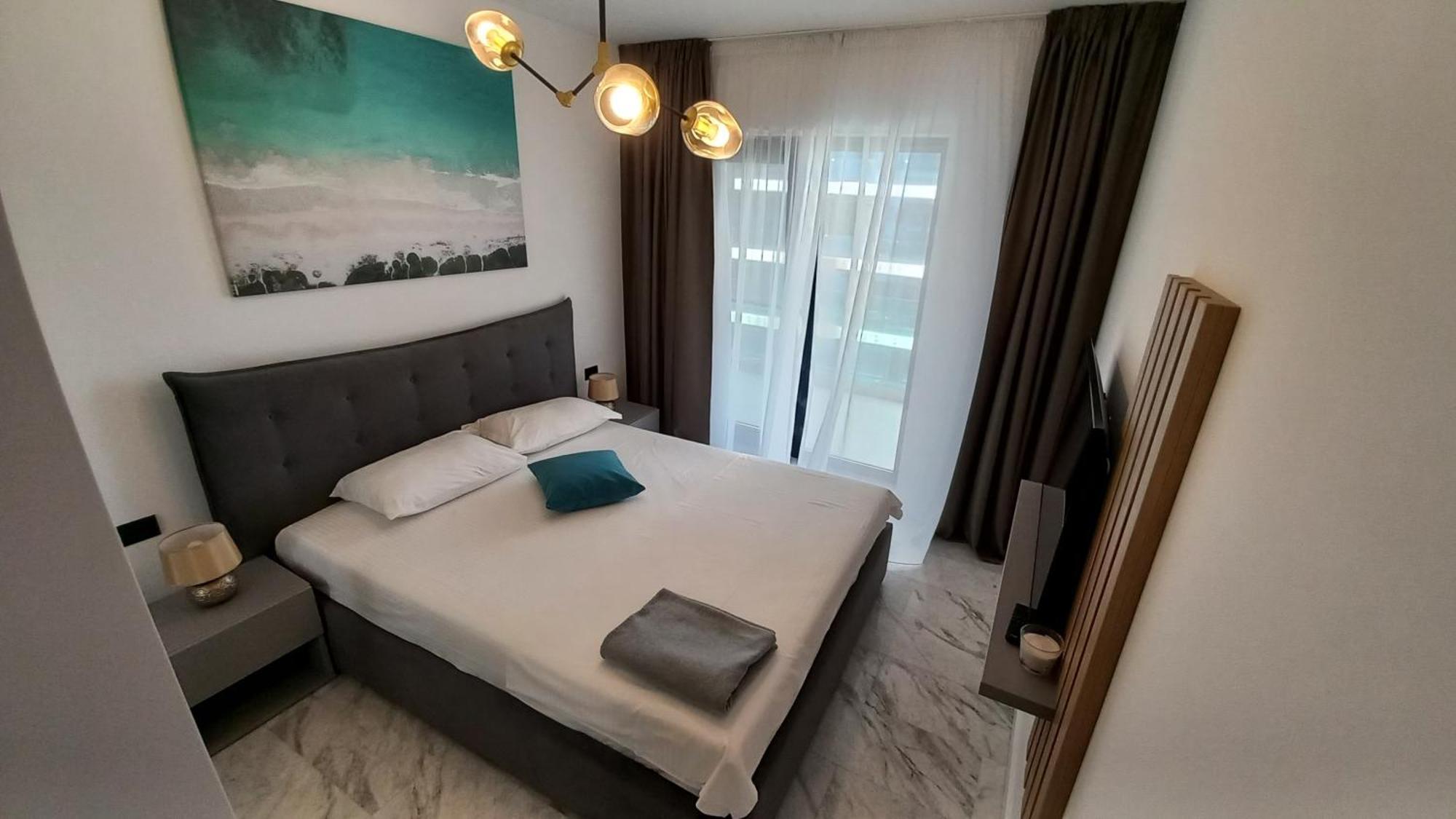 Luxury Promenada Apartment - Frontal Beachfront Mamaia Nord Năvodari Екстериор снимка